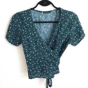 Brandy Melville wrap/tie up top